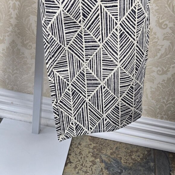 Soft Surroundings Size 4 Black & Cream Patterned Cropped Pants Straight Leg NWT - Picture 4 of 16